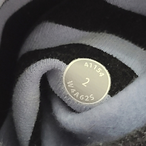 Lululemon Scuba Hoodie *Stretch in Sea Stripe Printed Polar Haze Black Size 2 - Picture 16 of 16